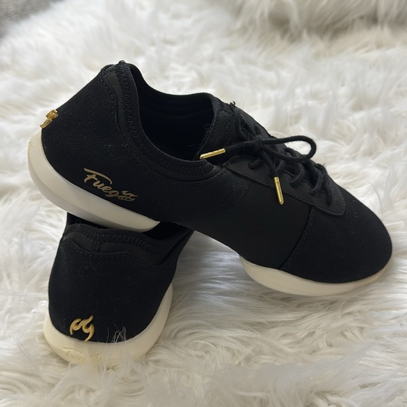 Dancing shoes - Picture 3 of 4